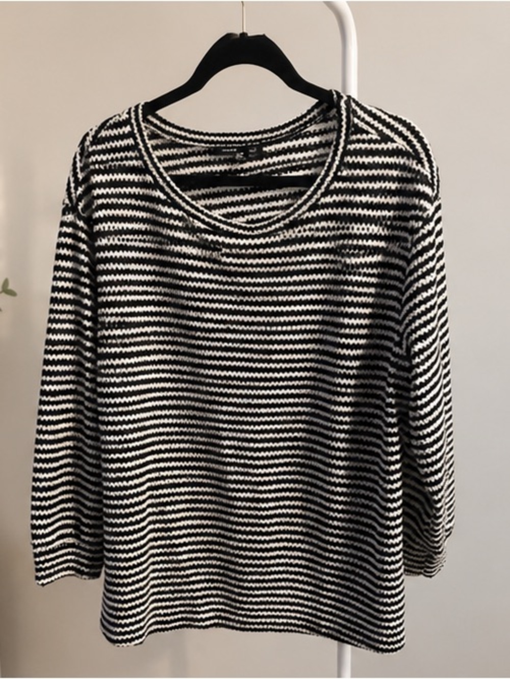 New Black and White Striped Long Sleeve Knit Top